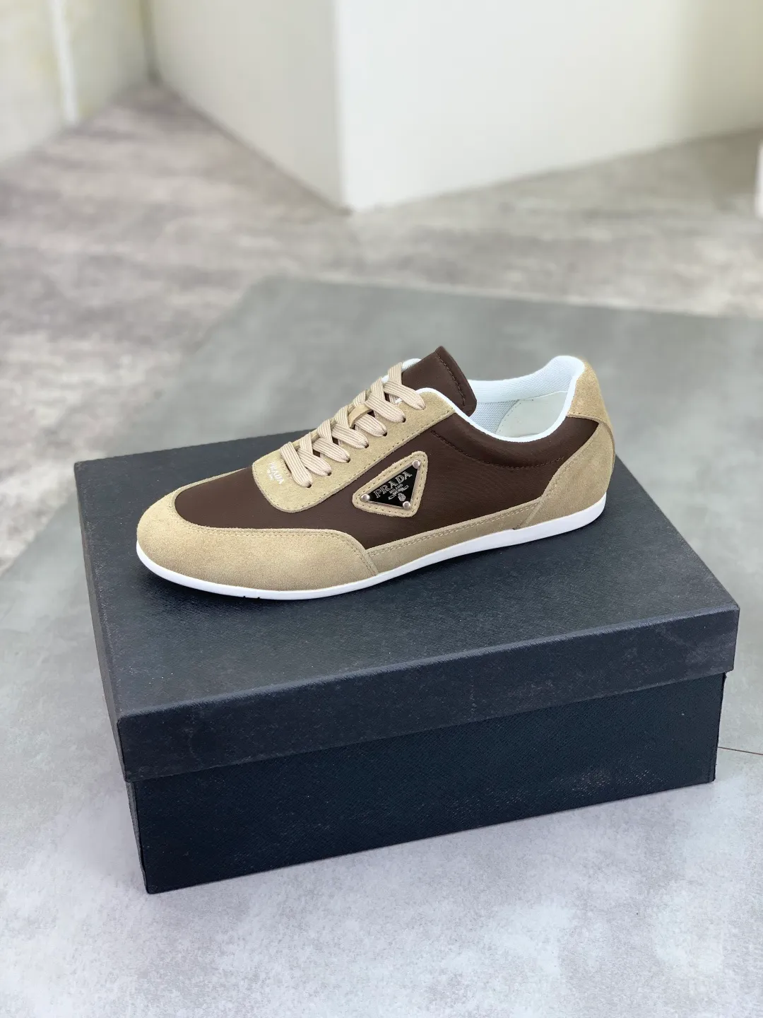 Men's Men's Shoes💰P440💰[New Style] The latest classic model of high-quality PRADA breathable and comfortable men's shoes has been launched on the official website in 1:1 reproduction, synchronized in Hong Kong counters and on the same catwalk; all made of calfskin with breathable mesh fabric ➕Imported soft and comfortable sheep Leather lining, 🍡🍡original 1:1 rubber outsole, non-slip and wear-resistant; comfortable to wear, attractive style, fine workmanship, and simple and neat shoe last, showing a man's courage and toughness, 👍size 38 to 44; 4️⃣colors🉑️ to choose from